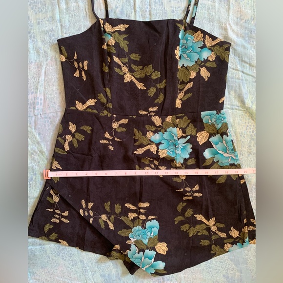 🩵NWOT Selfie Leslie Floral Romper Black & Baby Blue Adjustable Straps Size Large - Picture 10 of 10